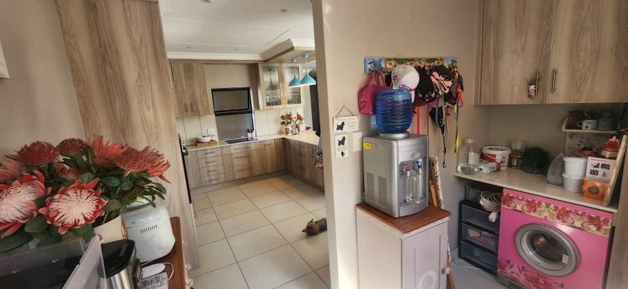 6 Bedroom Property for Sale in Dana Bay Western Cape